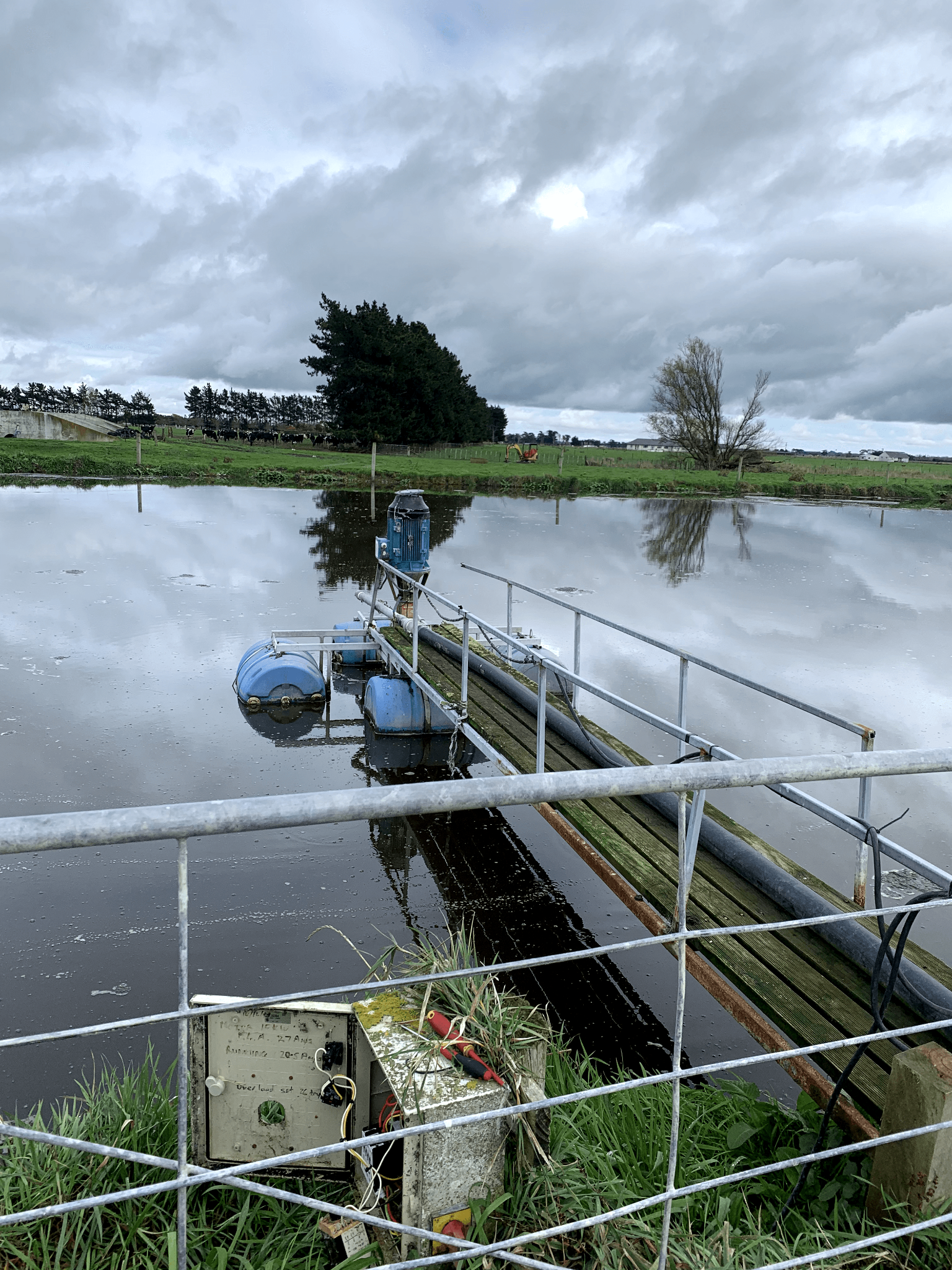 Farm effluent pond aerator controls